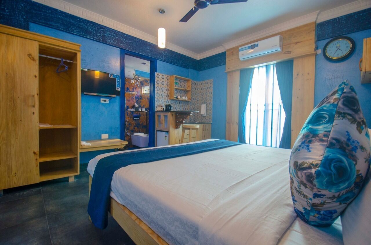 Superior Studio | Individually decorated, individually furnished, desk, laptop workspace