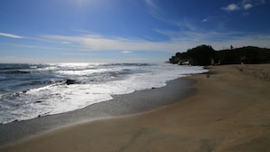 Pantai berhampiran 