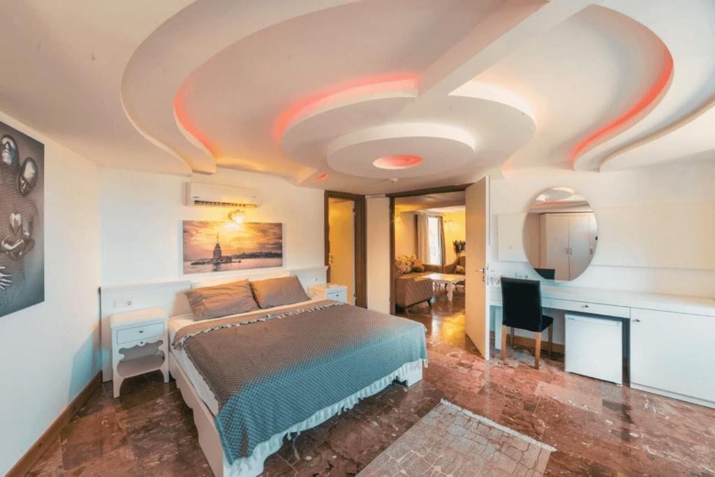 Presidential Suite, Pool View | Minibar, in-room safe, desk, laptop workspace