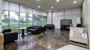 A spacious lobby with a large TV, comfortable seating, and a reception desk. - Daejeon I-Hotel (Daejeon)