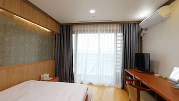 Deluxe Double Room | Individually decorated, individually furnished, desk, laptop workspace