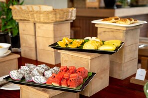 Daily buffet breakfast for a fee