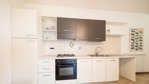 Fridge, oven
