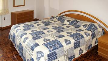 2 chambres, lit parapluie, draps fournis