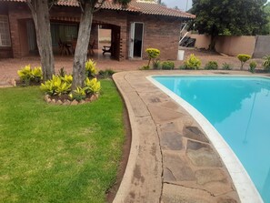 Pool - Hazelonz Guest House (Pretoria)