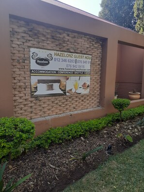 Reception - Hazelonz Guest House (Pretoria)