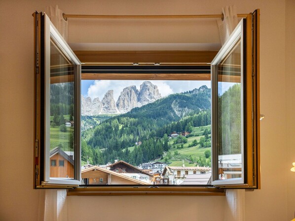 Interior - Beautiful apartment for 9 guests with WIFI, TV and balcony (Campitello Di Fassa)