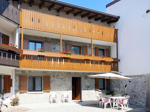 Beautiful private villa for 8 guests with WIFI, TV and patio