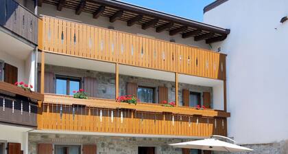 Beautiful private villa for 8 guests with WIFI, TV and patio