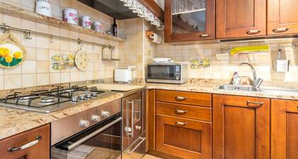 Beautiful private villa for 8 guests with WIFI, TV and patio