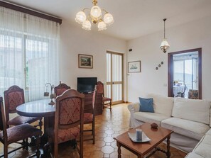 TV - Nice apartment for 6 people with WIFI, TV, patio and pets allowed (Montignoso)
