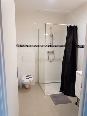Shower, toilet paper