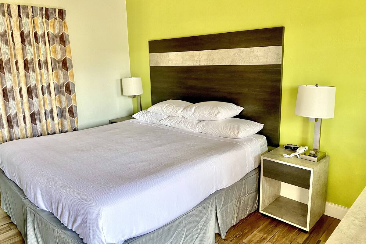 Laptop workspace, blackout drapes, WiFi (free), bed sheets