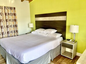 Laptop workspace, blackout curtains, free WiFi, bed sheets - Budget Inn South (Fort Lauderdale)