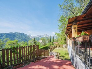 Property grounds - Beautiful private villa for 4 guests with WIFI, A/C, TV, patio and pets allowed (Massa)
