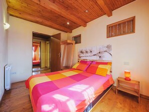 1 bedroom, iron/ironing board, free WiFi - Beautiful private villa for 4 guests with WIFI, A/C, TV, patio and pets allowed (Massa)