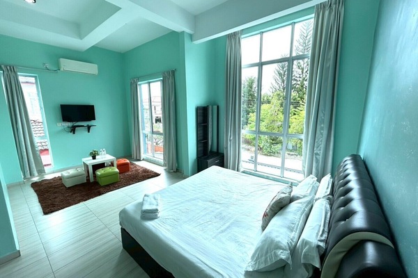Down comforters, soundproofing, free WiFi, bed sheets