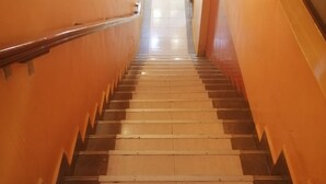 Unclassified image, 4 of 20, button - Santa Fe Hotel (Nairobi)