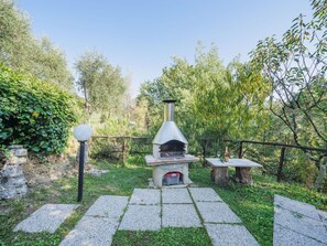 An outdoor stone patio with a stone bench and a small stone table. - Beautiful private villa for 4 guests with WIFI, A/C, TV, patio and pets allowed (Lucca)