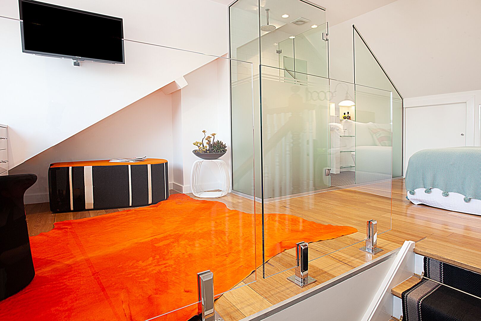 EXECUTIVE EXCELLENCE- Stunning designer inner city terrace