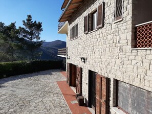 Exterior - ROOM 1 in villa in hilly area with panoramic view (Ferentillo (TR))