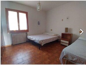 2 bedrooms, iron/ironing board, WiFi