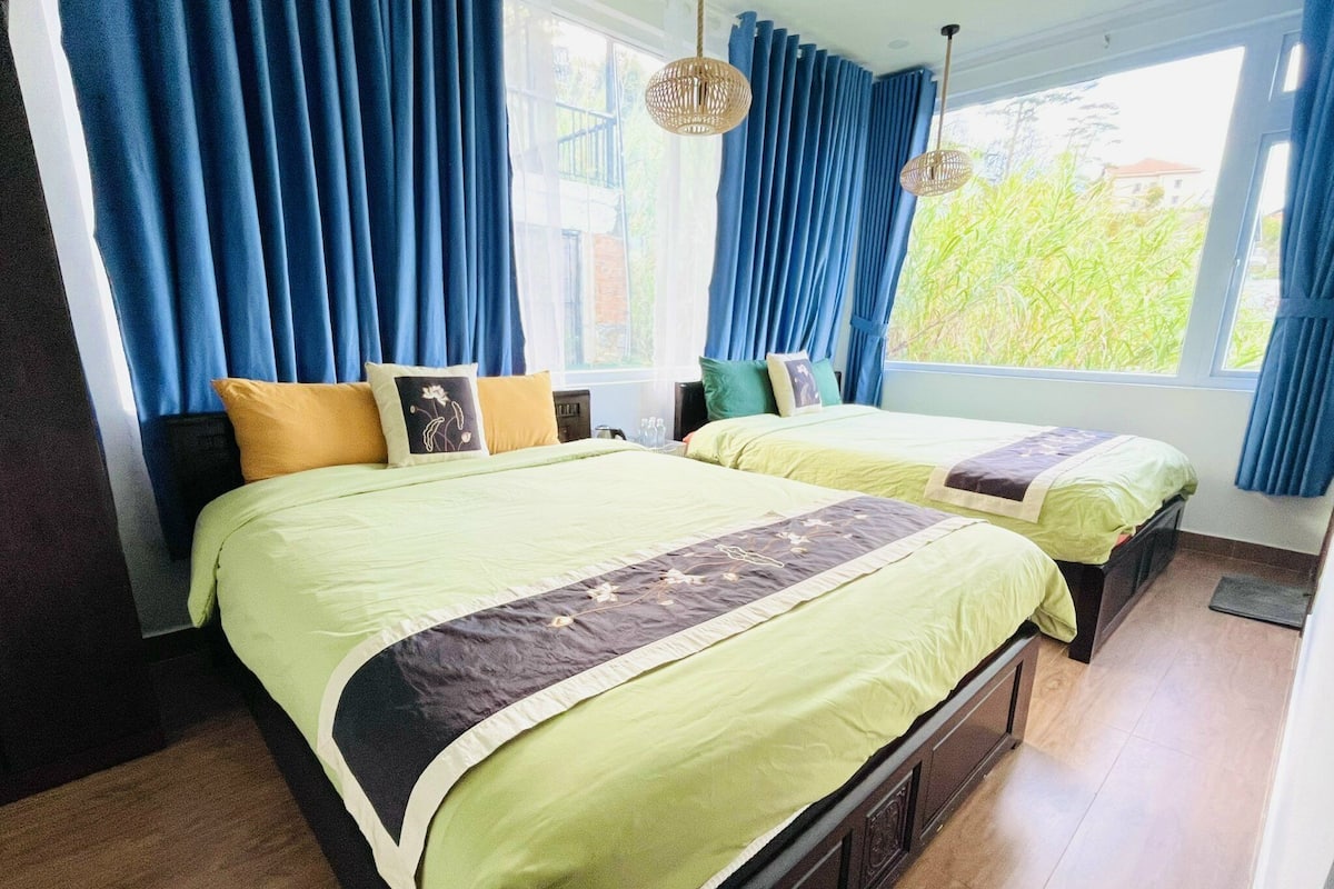 Habitación estándar con 2 camas individuales | Escritorio, insonorización y wifi gratis