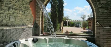 Bain à remous extérieur