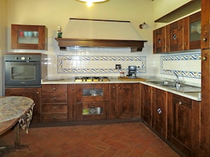 Horno, lavavajillas, tostadora y trona infantil