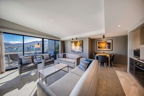 Allergitestet sengetøy, minibar, safe på rommet og skrivebord