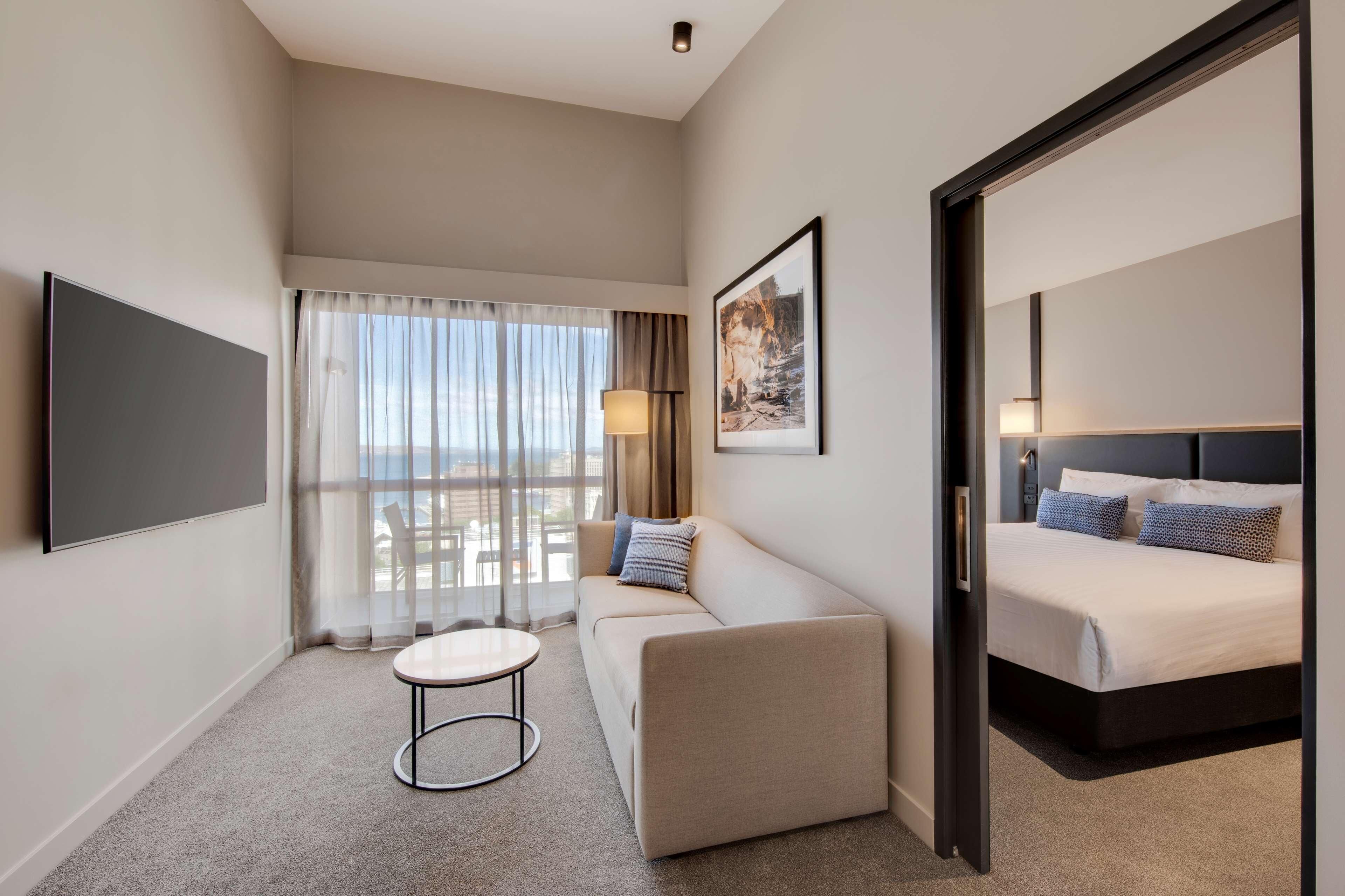Ropa de cama hipoalergénica y minibar 