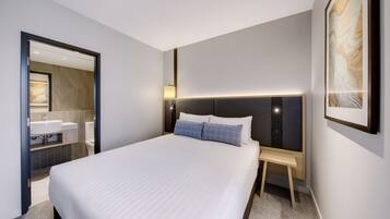 Hypo-allergenic bedding, minibar, in-room safe, desk
