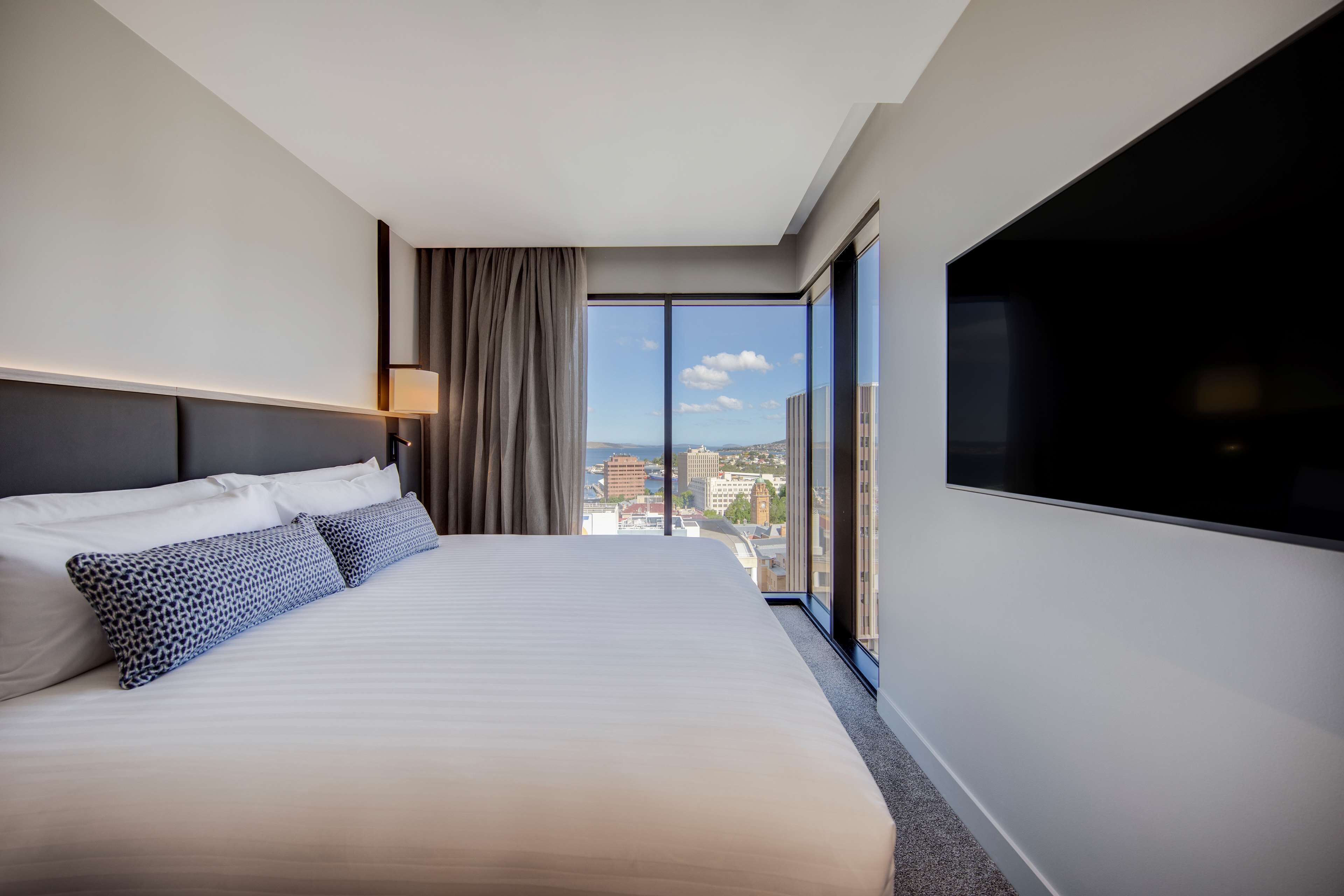 Hypo-allergenic bedding, minibar, in-room safe, desk