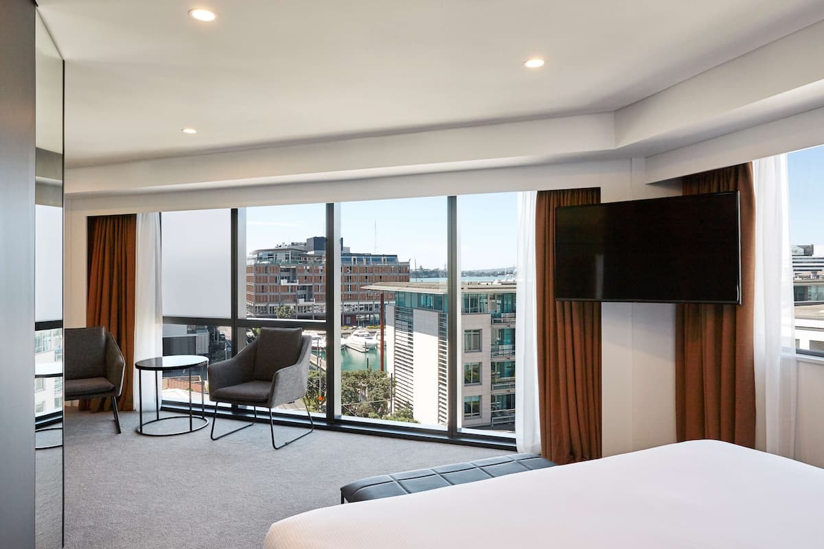 Executive Room | In-room safe, blackout curtains, soundproofing, iron/ironing board