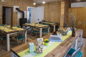 Se ofrece un desayuno continental (12 CHF por persona)