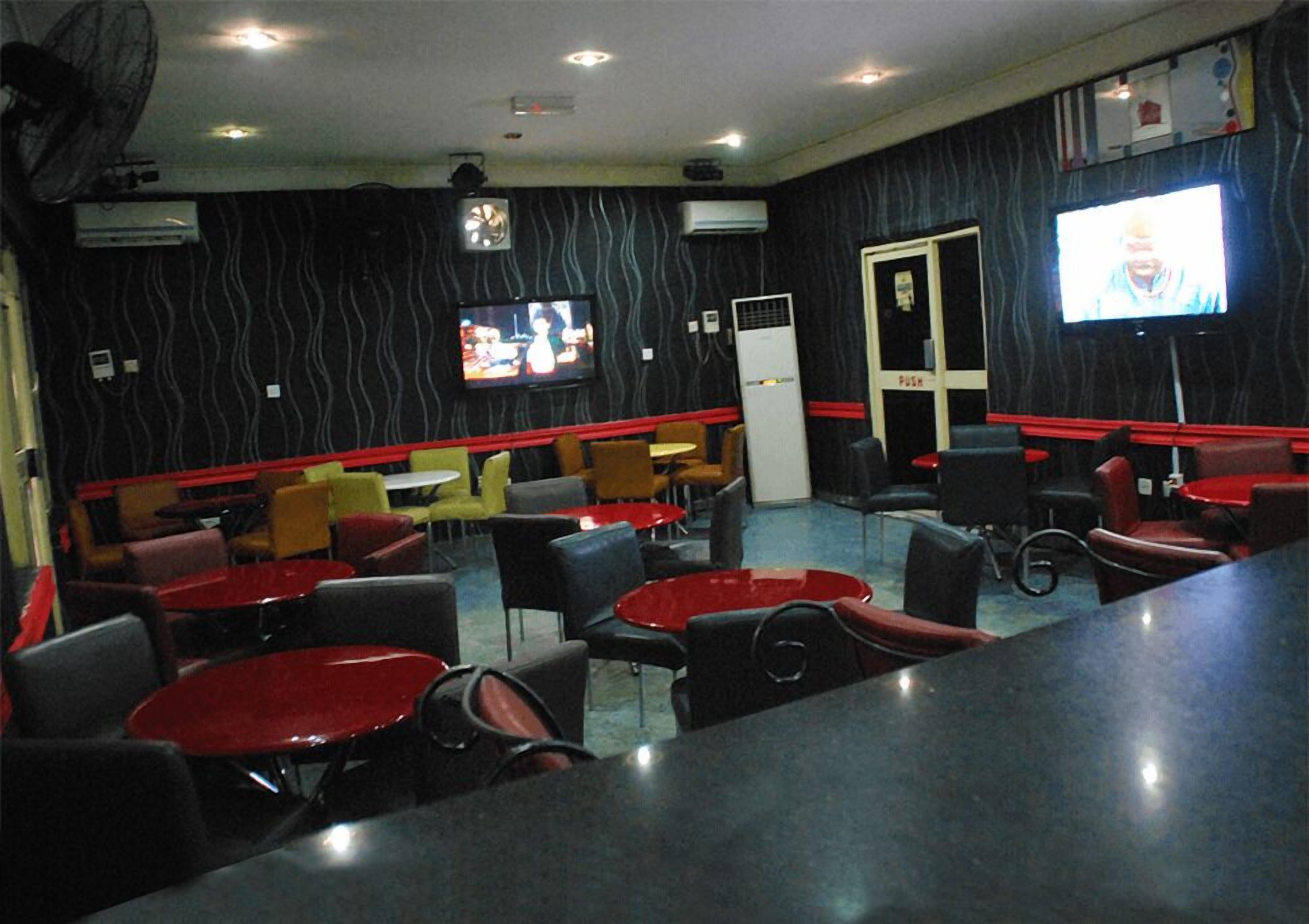 Spécialités Cuisine locale et internationale