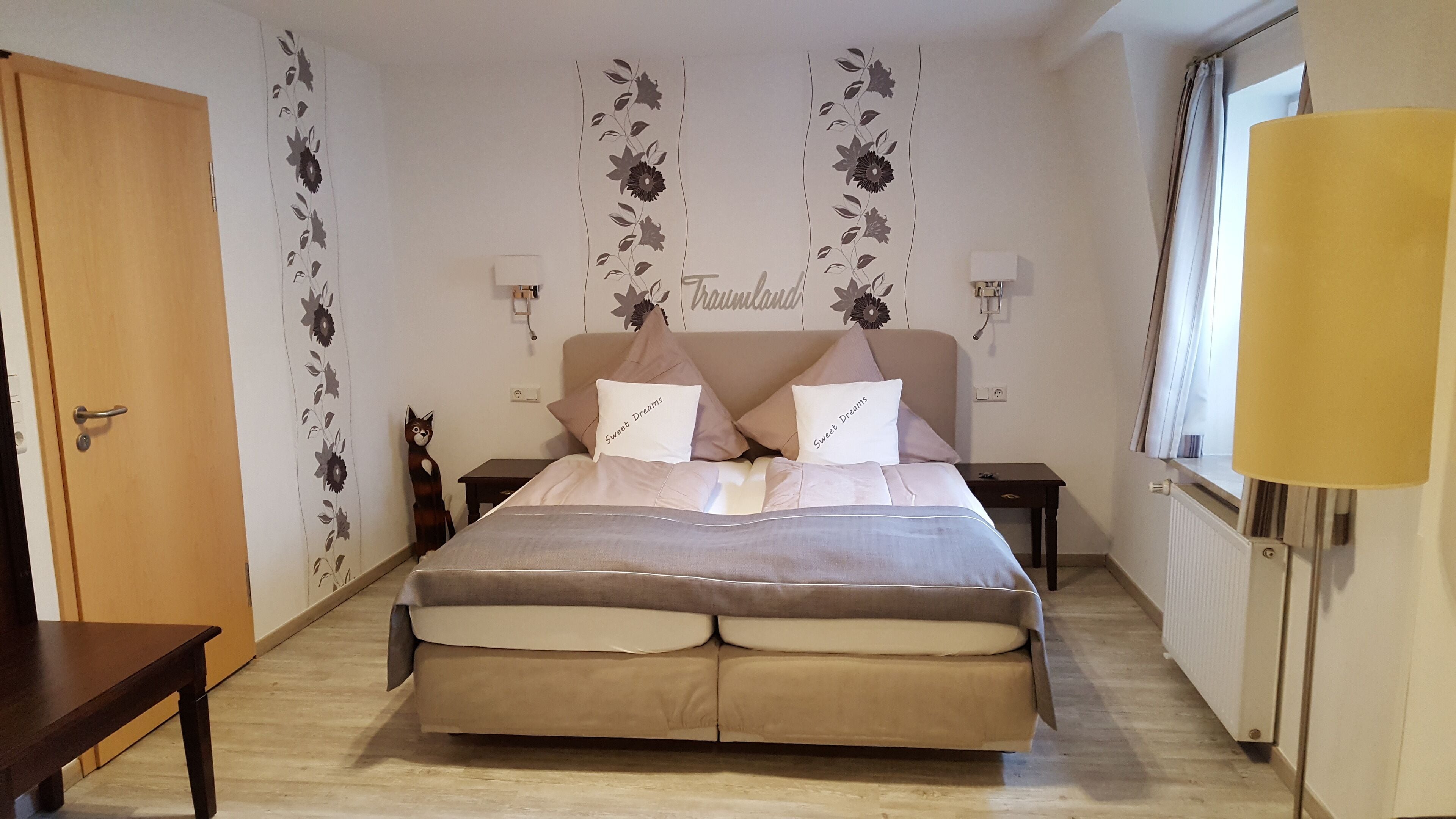 Classic dubbelrum | Minibar, värdeförvaringsskåp på rummet och individuell inredning