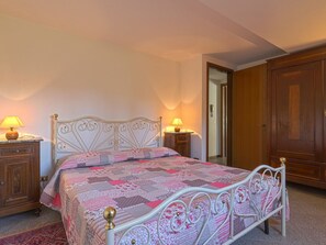 5 bedrooms, iron/ironing board, travel cot, free WiFi - Wonderful  villa for 12 guests with WIFI, private pool, TV, terrace, pets allowed and panoramic ... (Scandicci)