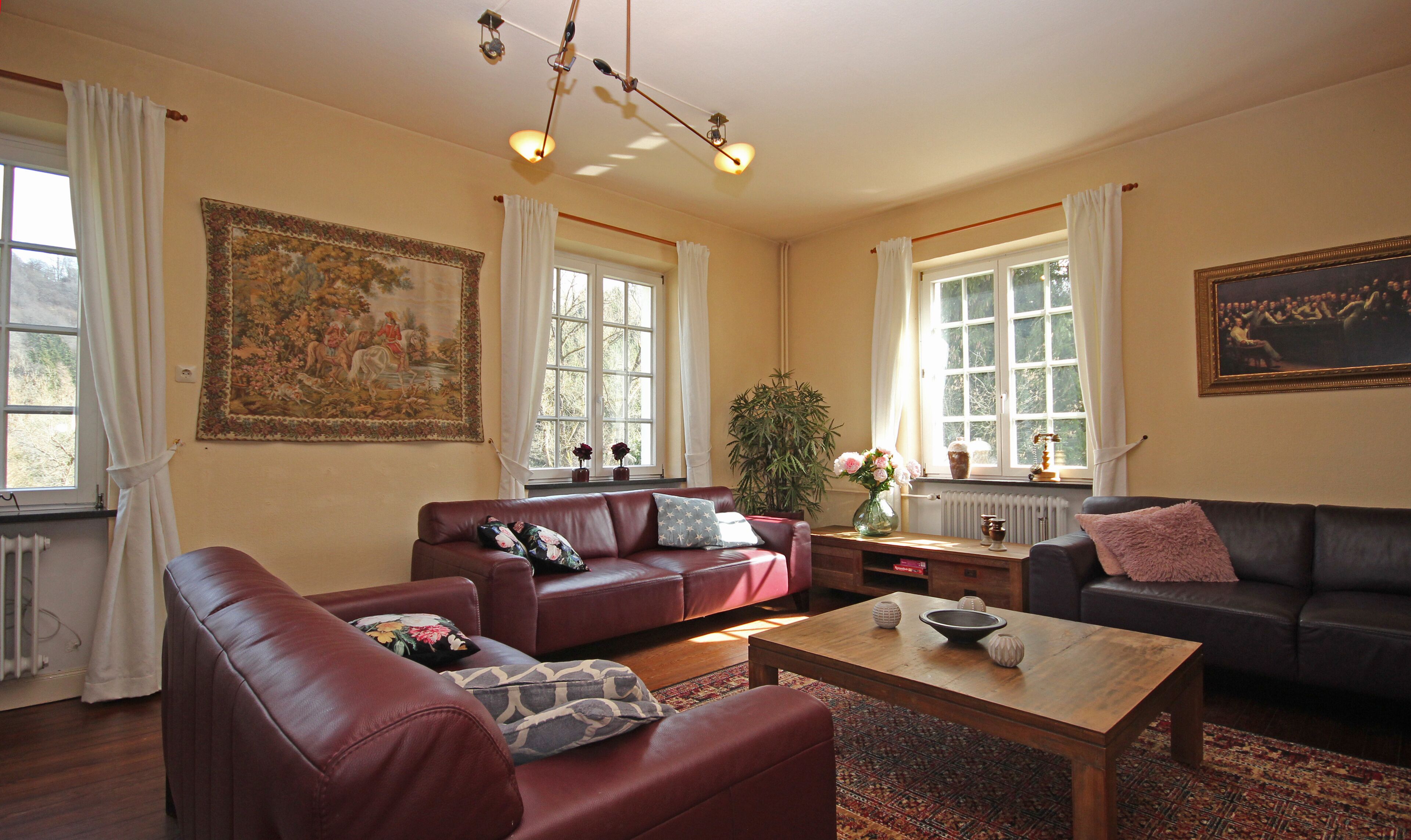 Fernseher, DVD-Player, Tischfußball, Tischtennisplatte