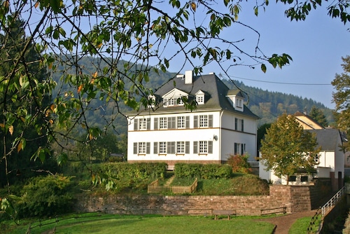 Luxus Landhaus mit Whirlpool, Saunas, Billard und Kino im wunderschönen Gegend