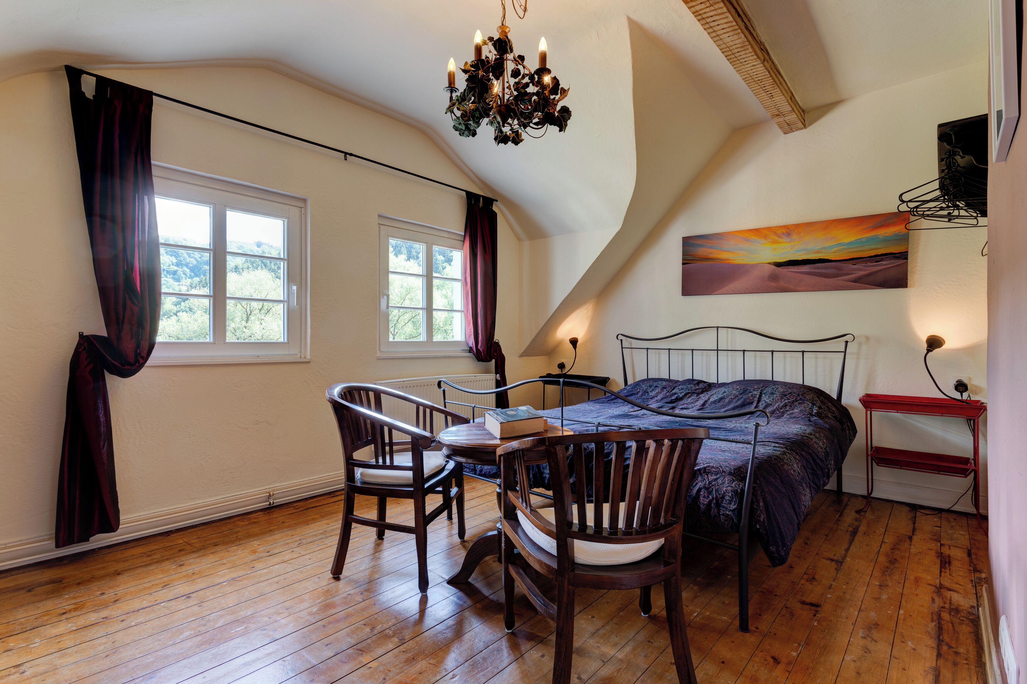 8 bedrooms, iron/ironing board, free WiFi, bed sheets