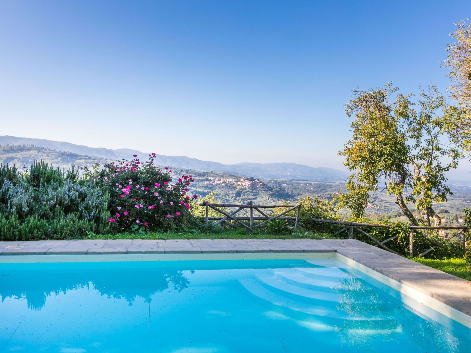 Water, Sky, Plant, Daytime, Swimming Pool, Flower, Azure, Natural Landscape, Tree, Leisure