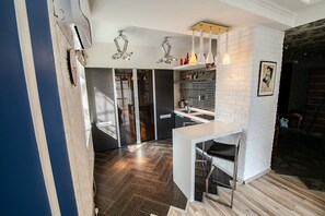 Apartment | Eigene Küche | Kühlschrank, Mikrowelle, Herdplatte, Wasserkocher
