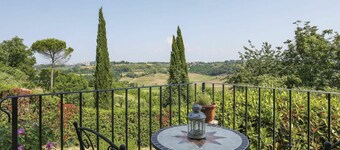 Beautiful private villa with A/C, WIFI, private pool, TV, patio, pets allowed and panoramic view