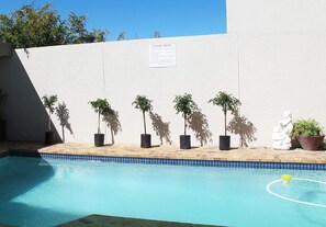 Outdoor pool - The Lodge Strand (Cape Town)
