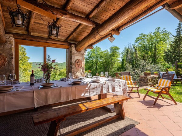 Outdoor dining - Beautiful villa for 11 people with private pool, WIFI, TV and terrace (Montieri)