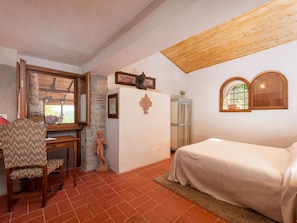 3 bedrooms, iron/ironing board, travel cot, free WiFi - Stunning  villa for 11 guests with WIFI, private pool, TV, terrace and pets allowed (Montieri)