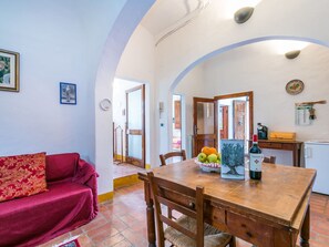 Interior - Wonderful private villa for 11 people with WIFI, TV, balcony and pets allowed (Sinalunga)