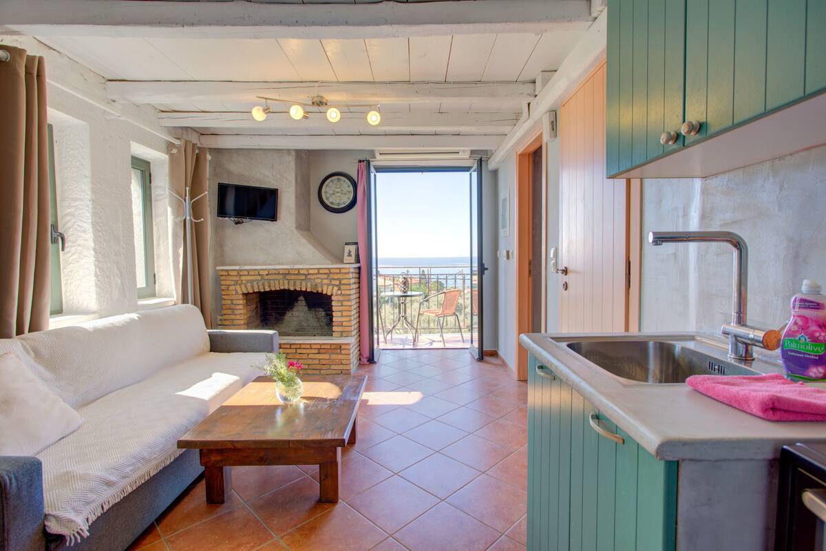 1 bedroom, individually decorated, individually furnished