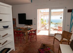 Villa, 2 Bedrooms, Smoking, Private Pool | Dining